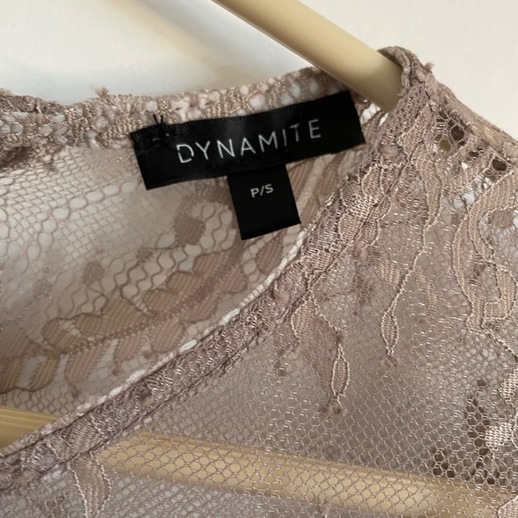 Dynamite beige Lace shirt with cropped dusty rose tank - Picture 4 of 4